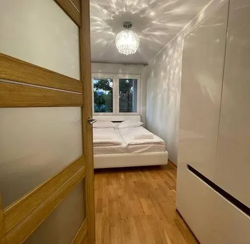 Nice - Big - 3 - 6 People *