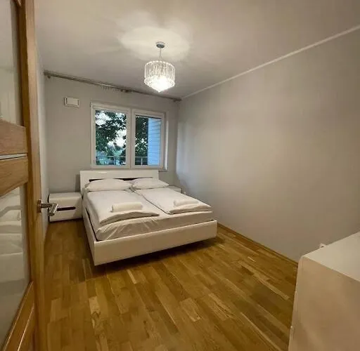 Nice - Big - 3 - 6 People